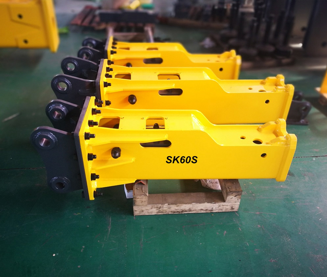 Am Bagger montierter Hydraulikhammer